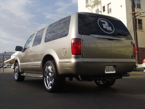 2000 Ford Excursion photo