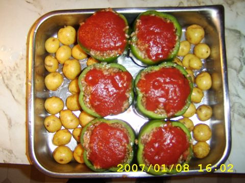 1989 Ford Bronco - Stuffed bell peppers and potatoes ready for baking, with a date stamp of 2007/01/02.