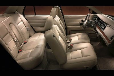 2003 Ford Crown Victoria photo