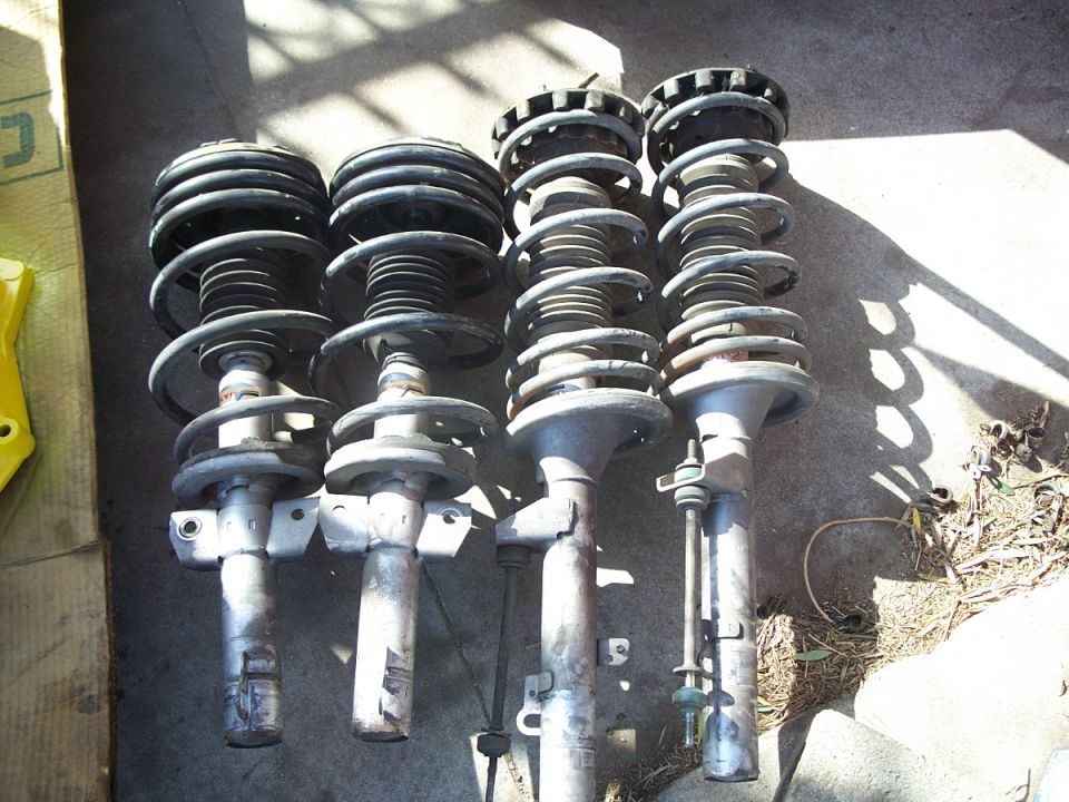 Four suspension struts with coil springs