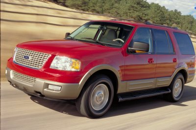 2003 Ford Expedition - The front grille and headlight design are consistent with a 2003 Ford Expedition.