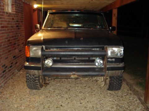 1989 Ford F-250 - Front view of a 1989 Ford F-250 pickup truck parked under a covered area.