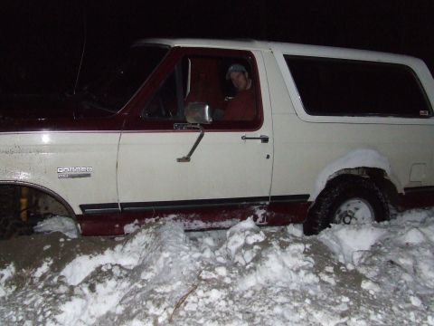 1990 Ford Bronco - Made our own trail, got stuck