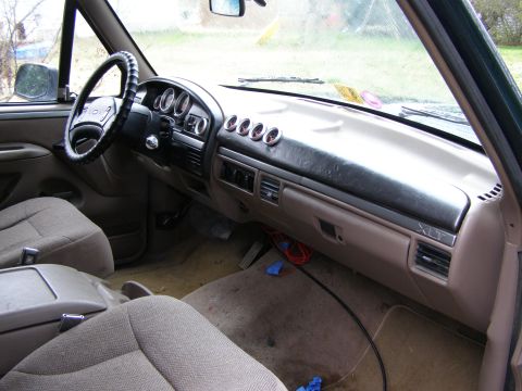 1993 Ford Bronco - The interior of a 1993 Ford Bronco features aftermarket gauges and XLT trim on the dashboard.
