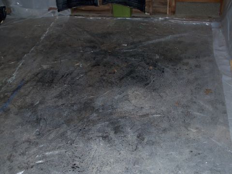 1979 Ford F-150 - Overspray on the floor, protect your boots by wearing a walmart bag over them!