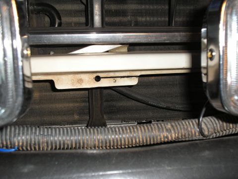 1990 Ford Bronco - cut the body! this little bit to make the height fit.