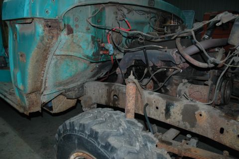 1963 Ford F-250 - Disassembled 1963 Ford F-250 shows its engine and chassis with significant rust.