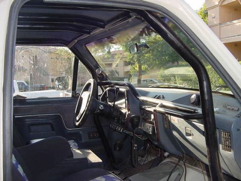 1991 Ford Bronco - The roll cage
