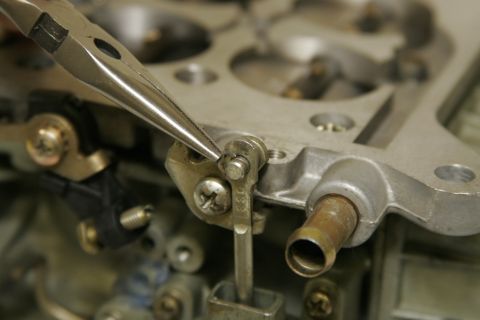 1967 Ford Mustang - To remove the vacuum secondary, first remove the c-clip attaching the connecting rod to the secondary throttle shaft.