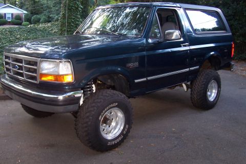 1994 Ford Bronco - This lifted 1994 Ford Bronco features large off-road tires and aftermarket wheels.