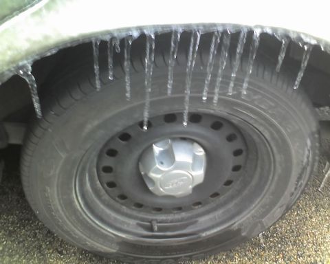 2000 Ford Crown Victoria - Icicles formed and dripped from the edge of the wheel well onto the tire.
