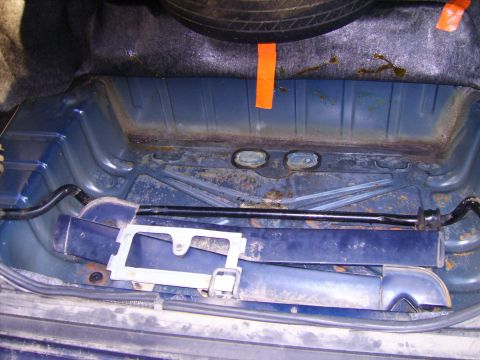 1982 Ford Crown Victoria LTD - P72 Front Swaybar in the Trunk.