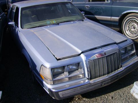 1982 Ford Crown Victoria LTD - I know it's not a Panther. '84 Maybe Lincoln Continental.