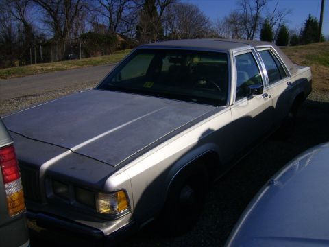 1982 Ford Crown Victoria LTD - '90-'91 Grand Marquis. Gold/Gray Interior