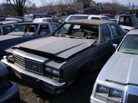 1982 Ford Crown Victoria LTD - '87 Crown Vic, Parted out pretty well.