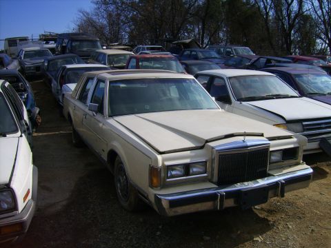 1982 Ford Crown Victoria LTD - '89 Town Car. Nice car. Real nice options. Sunroof. Leather. Perfect Dash!!! 3.27 Locking Rear Axle.