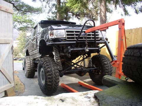 1988 Ford Bronco - Testing Droop, Pt2. The susp at full droop. Coils measure 28.5", for an increase of 7". Shocks show 10 5/8", for an increase of 5 5/8".