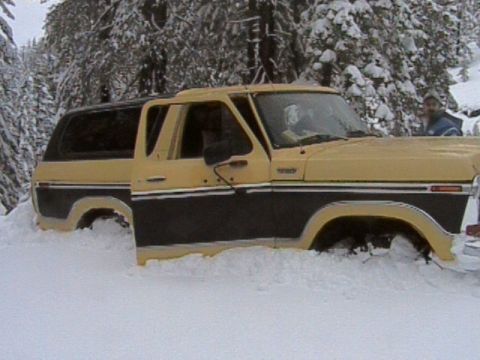 1979 Ford Bronco - Once I got out of the ditch she just plowed the snow with little problem. Yeah I know I had chains on but oh well I was there and not at ho…