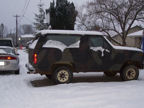 1984 Ford Bronco - close