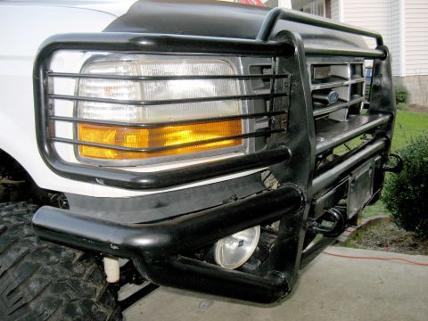 1996 Ford Bronco - This 1996 Ford Bronco features a prominent black brush guard and an aftermarket bumper, its front-end modifications.