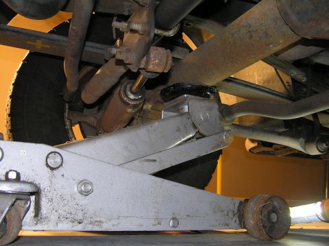 2000 Ford Excursion - This install covers the passenger side leaf spring. When jacking up the passenger side, position your floor jack like I did in the above pi…