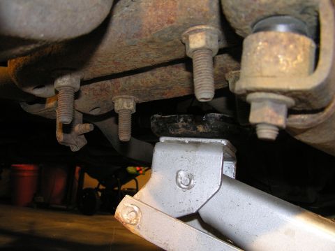 2000 Ford Excursion - With the shock disconnected, we can now remove the nuts on the u-bolts. My u-bolts actually turned out to be in great shape so I decided to…