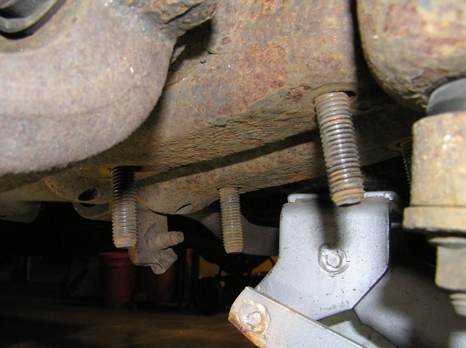 All 4 u-bolt nuts removed.