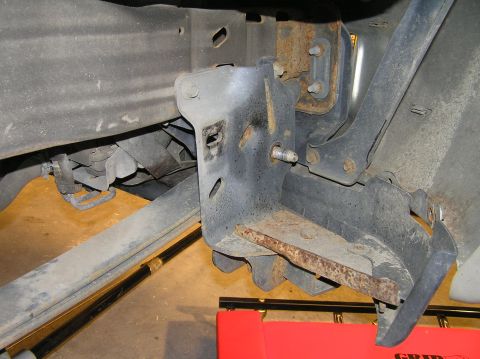 2000 Ford Excursion - With the support bracket from the previous step out of the way, you can now punch the eye-bolt out from the front of the leaf spring. Use a…