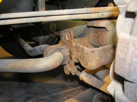 2000 Ford Excursion - With the sway bar disconnected from this side of the front axle, the axle can now have full range of motion.