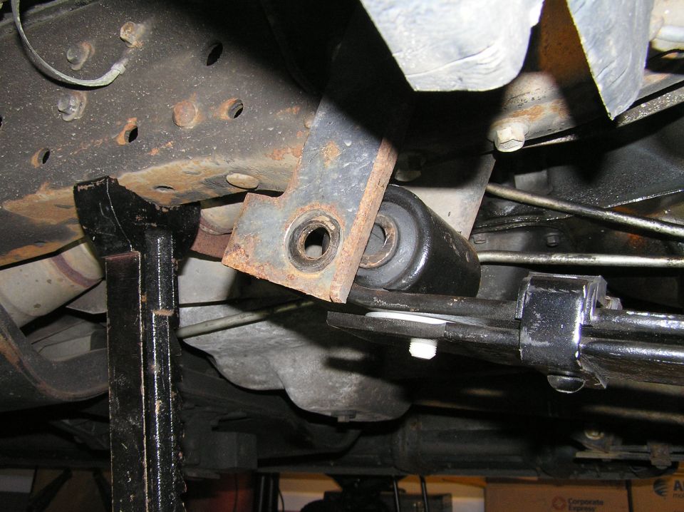 The shackle won't initially line up with the leaf spring. No problem, proceed to the next step.
