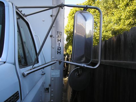 1999 Ford F-800 - mirror damage