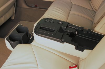 2003 Lincoln Town Car photo
