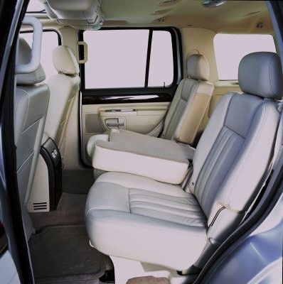 2003 Lincoln Aviator photo