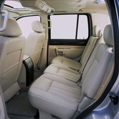 2003 Lincoln Aviator photo