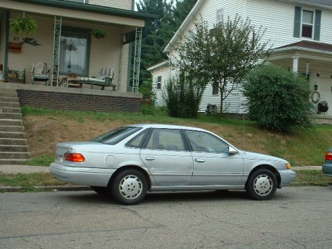 1994 Ford Taurus photo