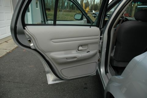 2003 Ford Crown Victoria photo