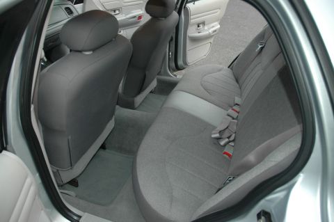 2003 Ford Crown Victoria photo