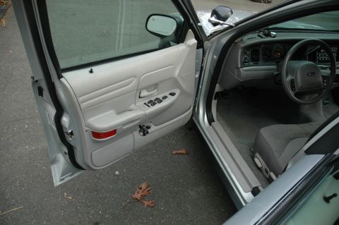 2003 Ford Crown Victoria photo