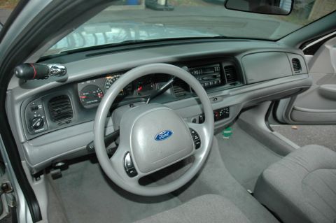 2003 Ford Crown Victoria photo
