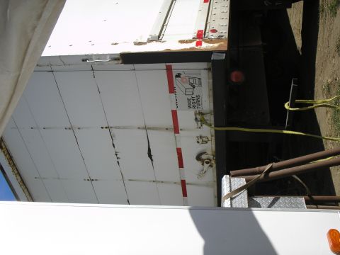 1999 Ford F-800 - rear door again