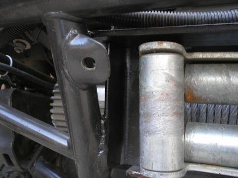 1990 Ford Bronco - hopefully a better shot of how the fairlead is mounted to the bumper.