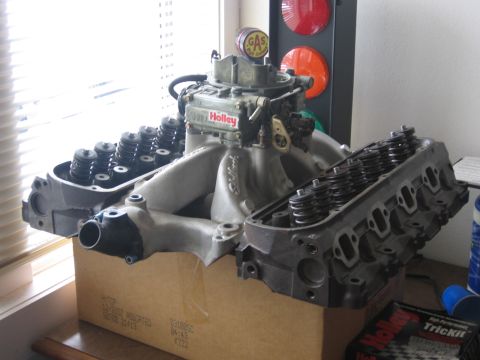 1988 Mercury Grand Marquis - engine parts as of Jan. '05 Carb, Intake and Heads (pistons not pictured)