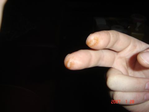 1993 Ford Bronco - Close-up of fingers with dirt, timestamped 2007-01-29.