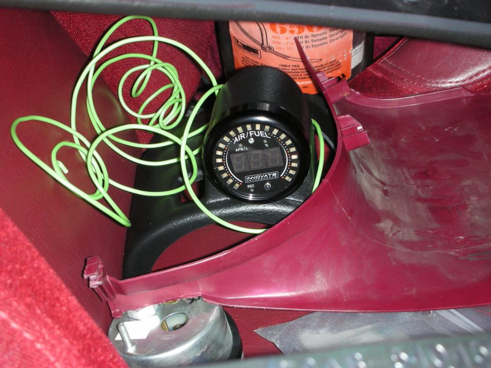 Air/fuel gauge with digital display and green wiring