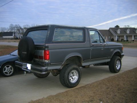 1989 Ford Bronco - Rear view of a 1989 Ford Bronco, showing the spare tire on the tailgate.