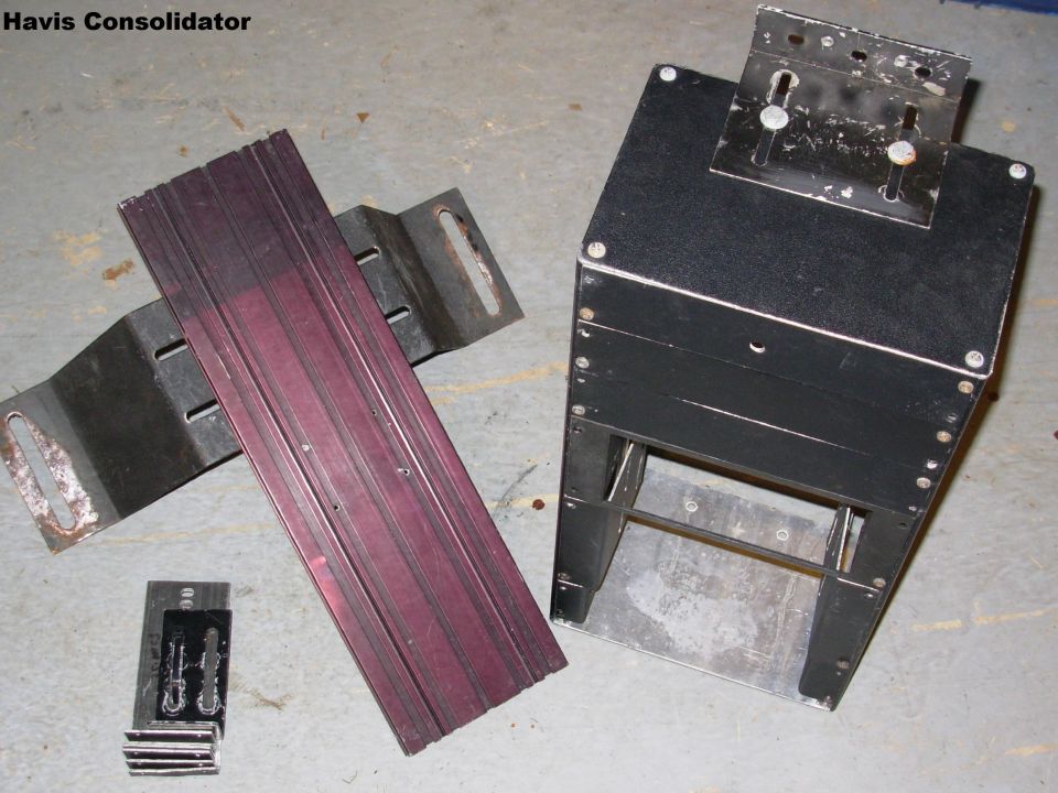 SOLD Havis Consolidator police console

This is everything I have that goes with this thing, and I've never seen it installed or assembled, so I probably know less about it than you do.

There are 6 identical L-brackets & 1 odd one in the stack (total 7).

The baseplate is 18x5.5".
Without a box, the whole mess is 17.1 lbs @ 19x9x7".