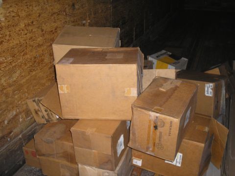 1999 Ford F-800 - load of air filters about 15-20 of them. filled the cargo area of my FullSizeBronco all are for diesel rigs. Donaldson, Wix, Mack, .....