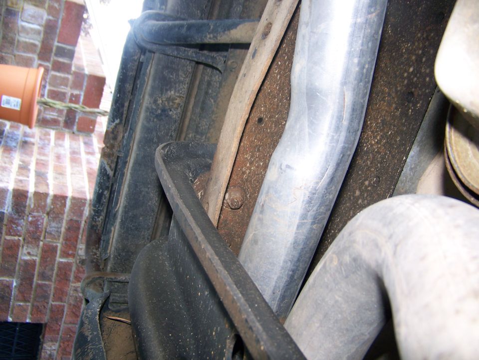 Exhaust system pipes and frame components