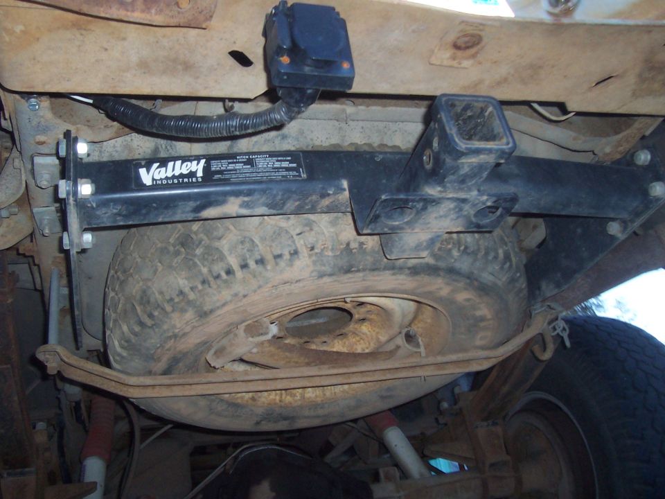 Class 3 reciever hitch and spare tire. Notice 7-pin RV plug and 4-pin plug