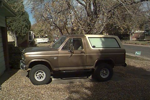 1980 Ford Bronco - Side view of a 1980 Ford Bronco parked outdoors on a sunny day.